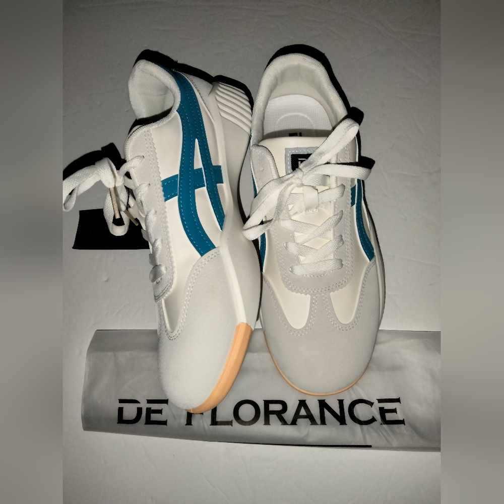 De Florance (Size 9) White & Blue Casual Comfort DF Cloudea Sneakers (NEW-NWT)